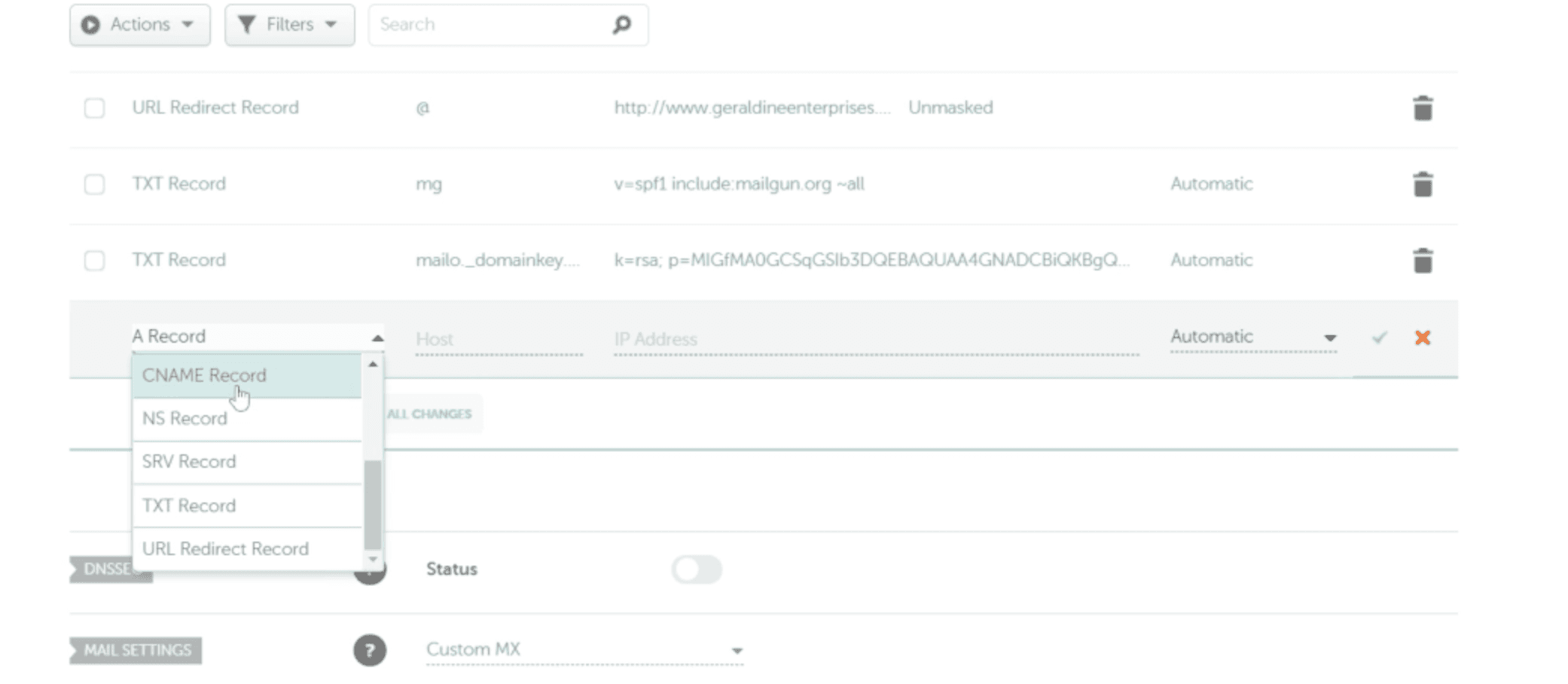 CNAME Record selezionato nel menu tipo record